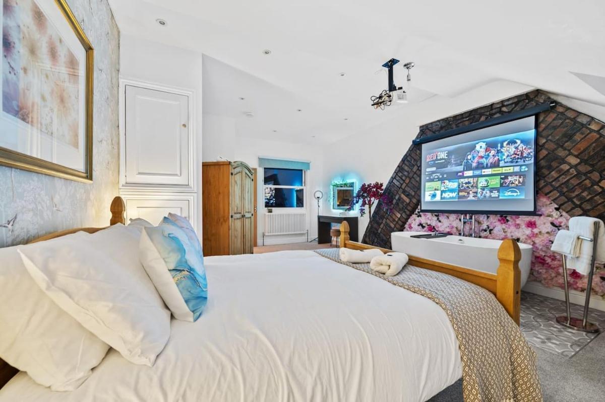 Comfy And Stylish 4-br - Sleeps 8! *