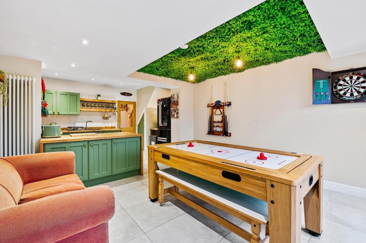 Comfy And Stylish 4-br - Sleeps 8! Holiday home Bristol